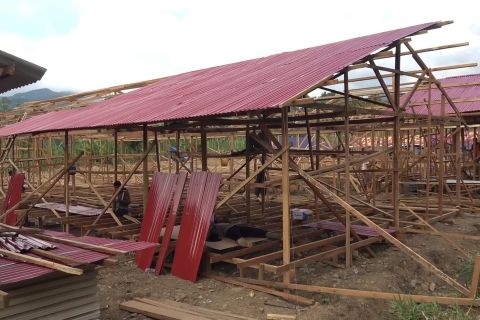 100 huntara mulai dibangun untuk penyintas banjir di Kota Padang