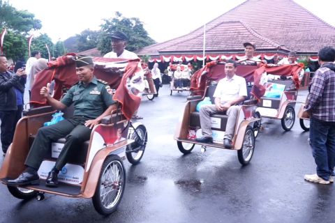 Mengayuh tak seberat dulu, 100 becak listrik hadir di Purbalingga
