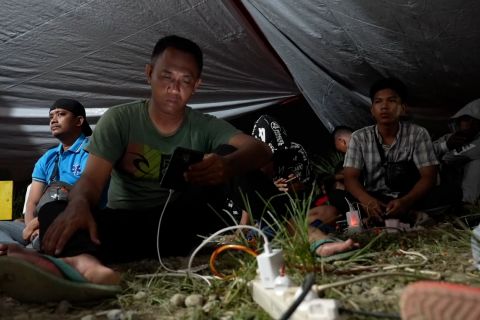 Jaringan listrik dan internet di Aceh Tamiang masih sangat terbatas