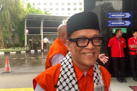 Tak lagi menangis, eks Wamenaker Noel santai saat tiba di gedung KPK