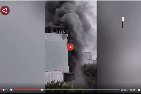 Polisi selidiki penyebab kebakaran ruko di Kemayoran - VIDEO