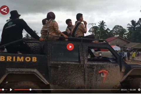 Rantis Brimob Polda Sumut jadi andalan anak bersekolah di Tapsel - VIDEO