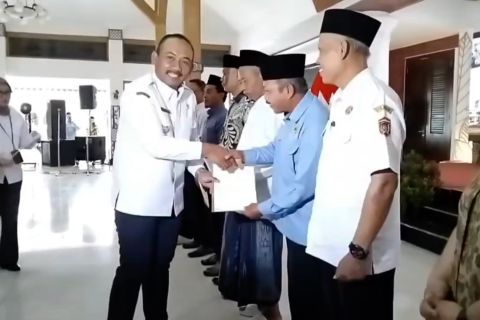 BPN Ngawi serahkan 624 tanah wakaf untuk berbagai organisasi