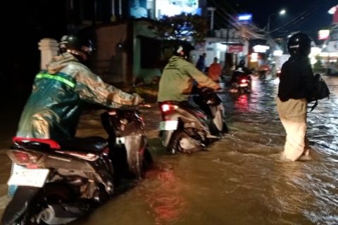 Curah hujan tinggi, kawasan kota Jember banjir