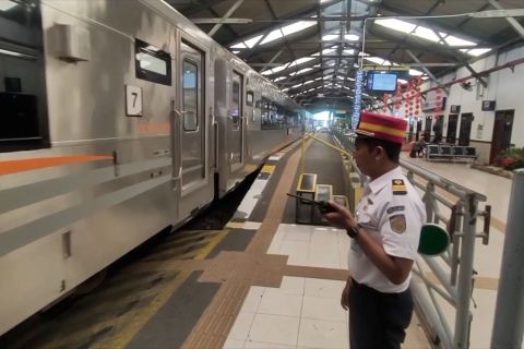 Imbas banjir Pekalongan, kedatangan KA jalur utara terlambat 52 menit