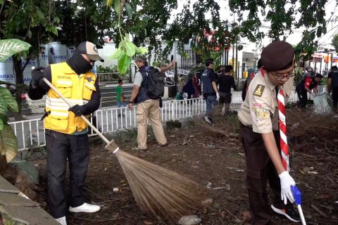 Kota Bogor angkut 3,8  ton sampah usai perayaan tahun baru