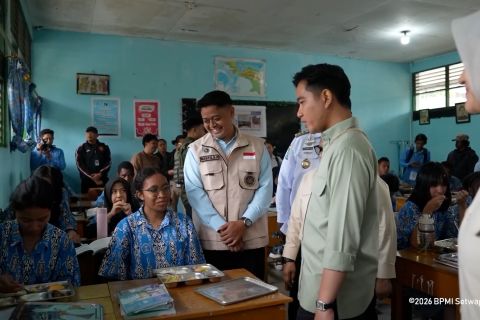 Kunjungi Wamena, Wapres Gibran pastikan MBG berjalan baik