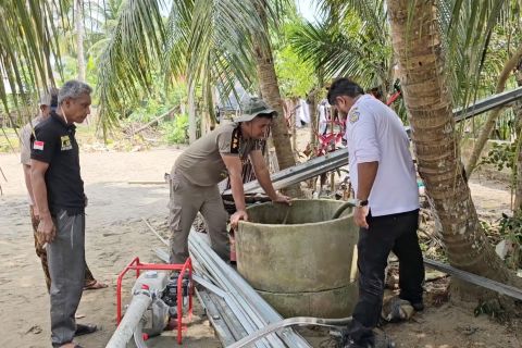 Pemko Lhokseumawe bersama warga pulihkan sumur terdampak bencana