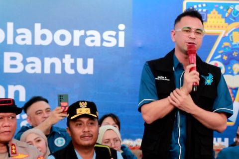 Raffi Ahmad sambangi para penyintas bencana alam di Kota Padang