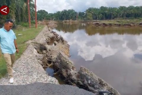 Jalan provinsi terputus, warga Jorong Subang-Subang, Agam terisolasi