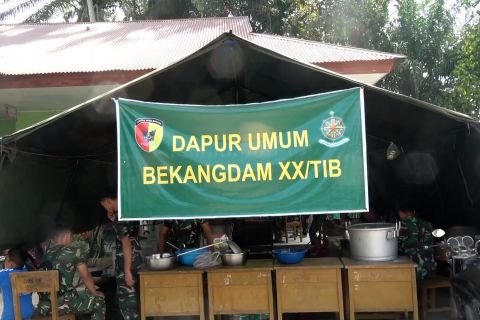 TNI operasikan tiga dapur umum pascabencana di Kabupaten Agam
