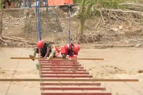 Prajurit TNI kebut pembangunan Jembatan Gantung Garuda di Pidie Jaya