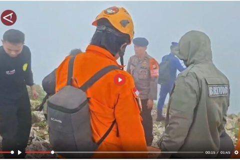 Satu korban pesawat ATR 42-500 ditemukan di jurang Gunung Bulusaraung - VIDEO