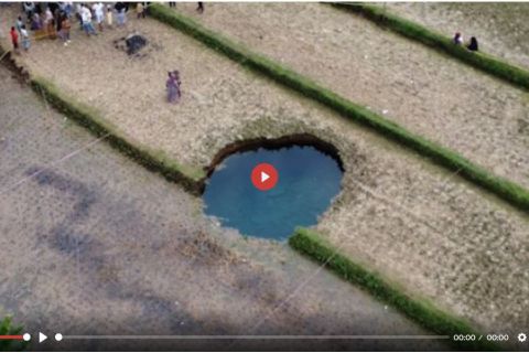 Bukan obat penyembuh, air sinkhole Sumbar mengandung bakteri E. coli - VIDEO