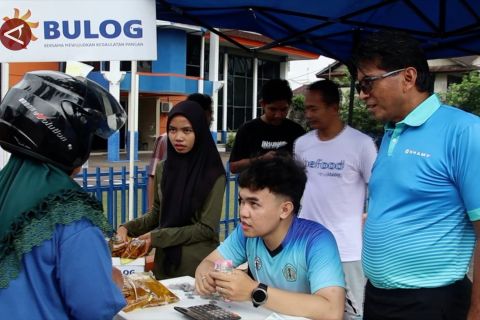 Bulog Kalbar salurkan tiga komoditas pangan prioritas