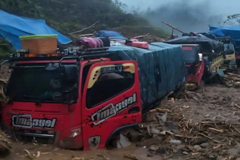 Curah hujan tinggi, jalan trans papua Jayapura-Wamena putus