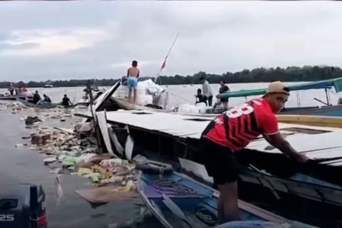 Kapal karam di Sungai Mahakam Kukar, seluruh penumpang selamat