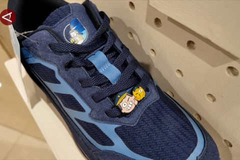 Kolaborasi langkah, hiburan, dan perjalanan dalam alas kaki