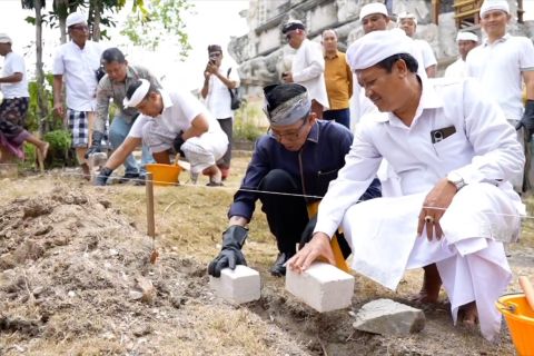 Pemkot Batam hibahkan Rp2,4 M untuk lengkapi sarana ibadah umat Hindu