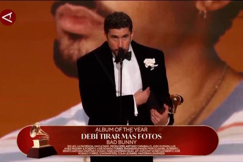 Bad Bunny menang Album terbaik dan protes deportasi di panggung Grammy
