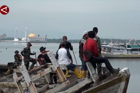 Tanggapi arahan Presiden, Pemkot Kendari singkirkan bangkai kapal