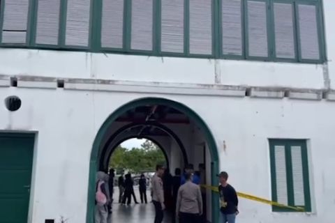 Tangsi Belanda di Siak ambruk, polisi tutup lokasi sementara