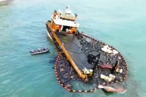 Kapal limbah karam di Batam, KSOP bergerak cepat tangkal pencemaran
