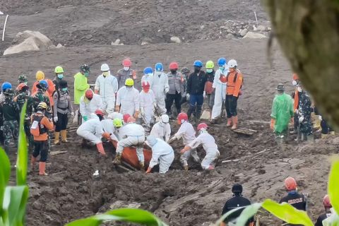 Tim SAR temukan korban longsor Cisarua di luar daftar pencarian