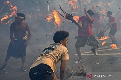 Jelang Nyepi 2026, Tradisi Perang Api kembali digelar: simbol usir energi jahat dan bala
