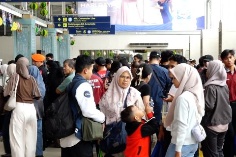 H+5 Lebaran, penumpang arus balik di Stasiun Pasar Senen mulai menurun