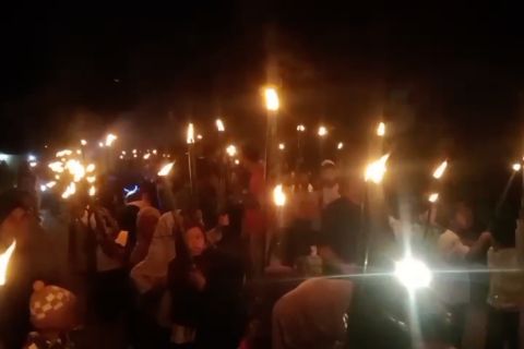 Warga terdampak bencana Agam gelar pawai obor sambut malam takbiran