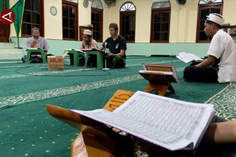 Melihat tradisi tadarus Al-Qur&rsquo;an di masjid tertua Kupang