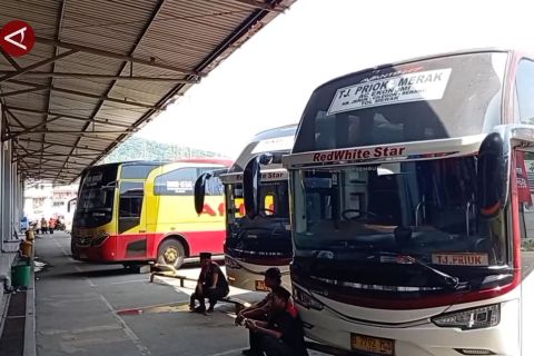 Terminal Merak operasikan 400 armada bus, layani pemudik Pulau Jawa