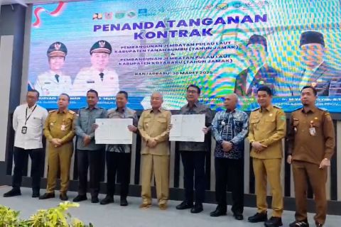 Kalsel tandatangani kontrak, lanjutkan pembangunan Jembatan Pulau Laut