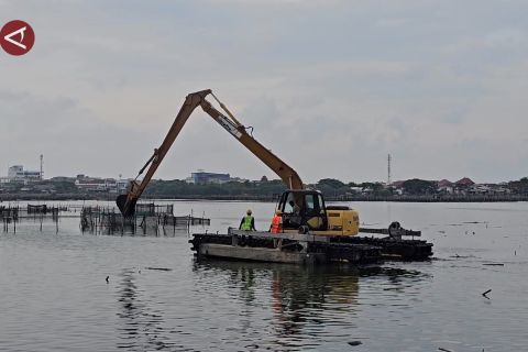 Kembalikan fungsi waduk, PUPR Lhokseumawe gunakan 2 ekskavator amfibi