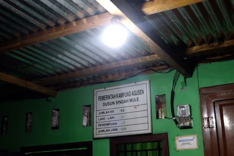 Listrik kembali terangi Agusen, warga sambut semangat dan harapan baru