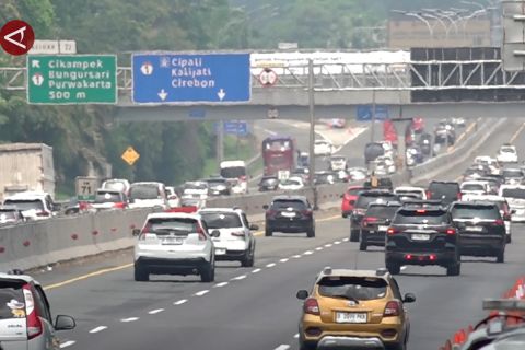 "One way nasional" resmi diberlakukan di tol Cikampek-Kalikangkung