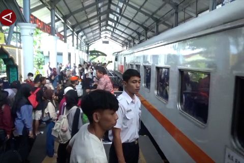 Puncak arus balik, 54 ribu pemilir padati stasiun Daop 8 Surabaya
