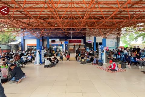 Jadwal kapal terakhir, ratusan pemudik padati pelabuhan di Banjarmasin