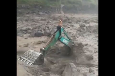 SAR evakuasi kendaraan korban banjir lahar hujan Merapi