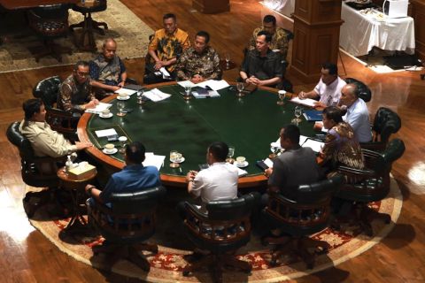 Ratas di Hambalang,&nbsp;Prabowo bahas dinamika global hingga arus mudik