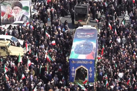 Ribuan pelayat hadiri pemakaman Ali Larijani dan Soleimani di Teheran