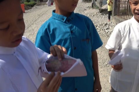 Tradisi "manambang" warnai Idul Fitri anak-anak di Agam