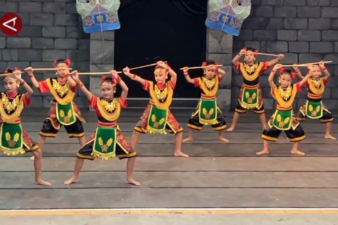 150 penari mewarnai Hari Tari Sedunia di Kota Malang