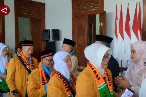 450 Calon Haji asal Madiun berangkat ke Asrama Haji Surabaya