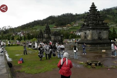 Candi hindu tertua di Jawa jadi magnet wisatawan kunjungi Dieng