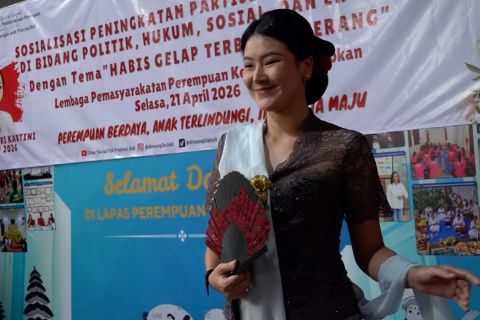 Hari Kartini, WBP Lapas Kerobokan dapat pembekalan tata rias