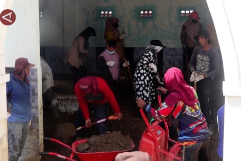 Pembersihan skema padat karya bantu pulihkan ekonomi korban bencana