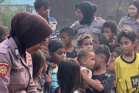 Pulihkan korban gempa, polisi bangun tenda dan beri trauma healing