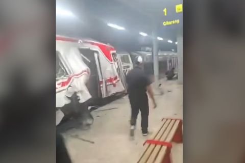 Tabrakan KA Argo Bromo dan KRL di Bekasi, empat orang meninggal dunia